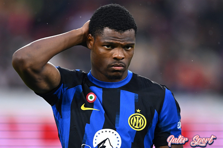 Dumfries Diincar MU, Inter Milan Yakin Sang Bek Tetap Setia