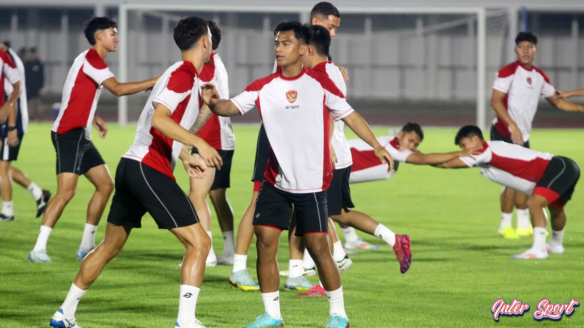 Latihan Perdana Timnas Indonesia dengan Kluivert Jelang Australia
