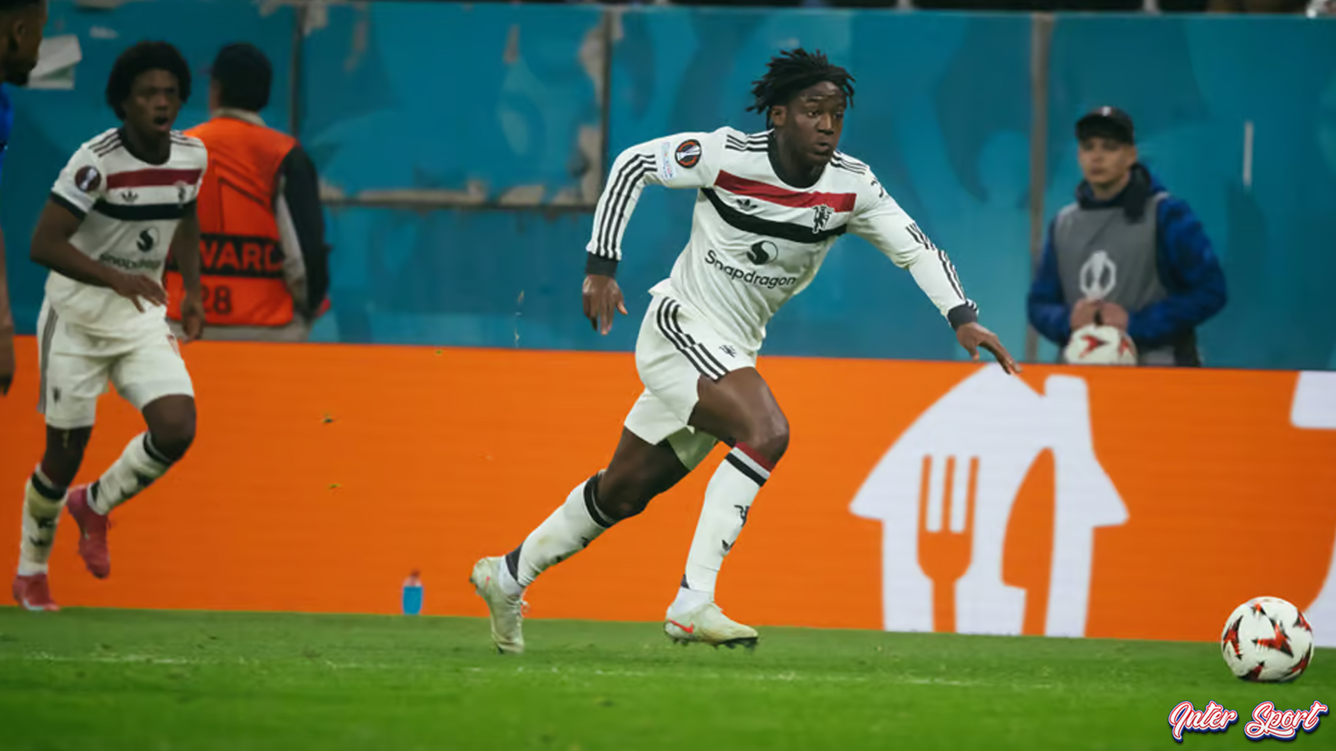 Kobbie Mainoo Tolak Kontrak Man United, Fokus Internasional