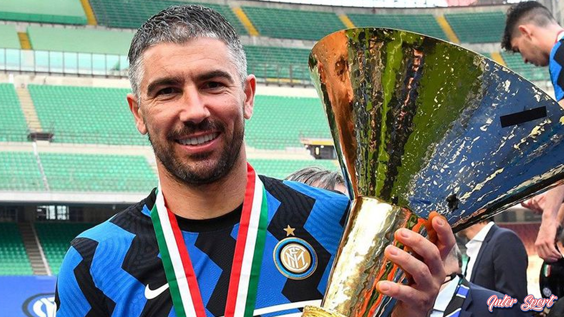 Dulu Rekan, Kini Rekanan: Kolarov Gabung Tim Pelatih Chivu