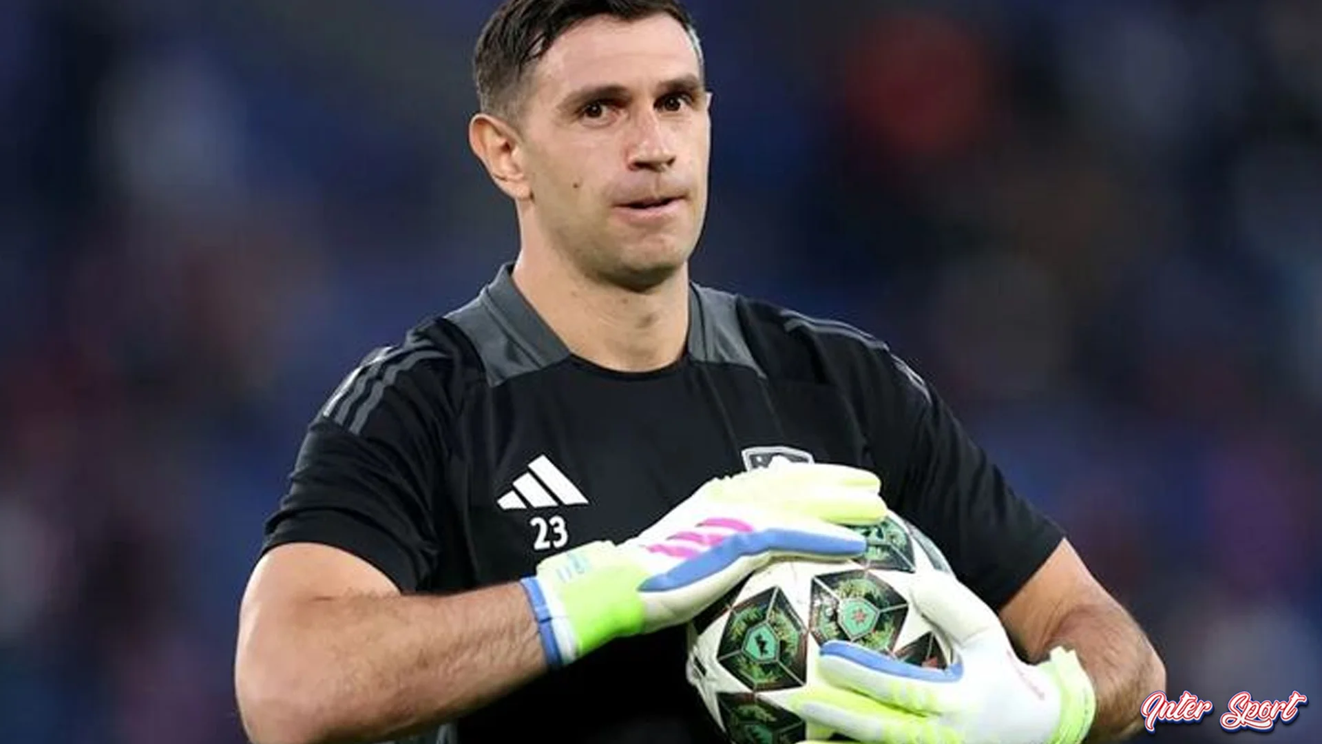 Inter Bantah Vicario, Tottenham Balas 5 Incaran Baru ala Dibu Martinez